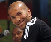 Zinedine Zidane le tiró flores a Argentina Zinedine Zidane le tiró flores a Argentina