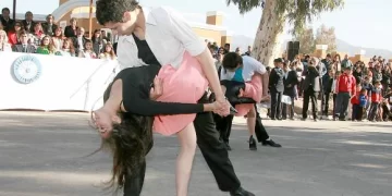 Jáchal festejó con un desfile que tuvo más bailarines que alumnos Jáchal festejó con un desfile que tuvo más bailarines que alumnos