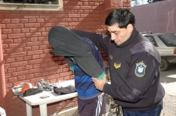 Robó y cae con el botín Robó y cae con el botín