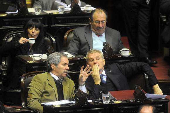 Oficialistas y el PJ disidente discuten por listas electorales Oficialistas y el PJ disidente discuten por listas electorales