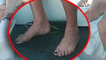 Con las uñas pintadas Con las uñas pintadas