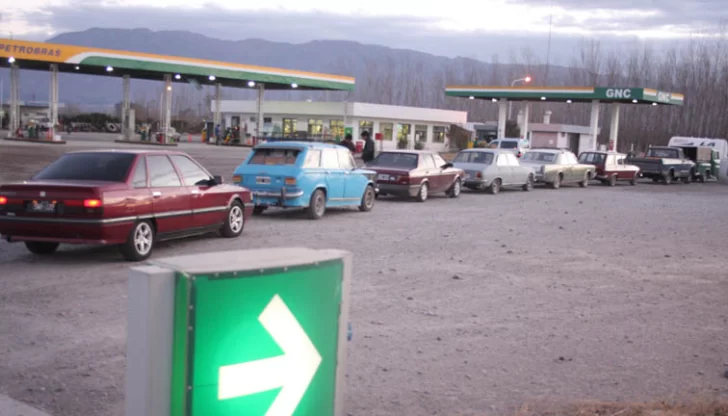 Restricción de GNC: largas filas en las estaciones de servicio Restricción de GNC: largas filas en las estaciones de servicio