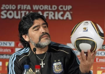 Un amistoso frente a España apura las negociaciones con Maradona Un amistoso frente a España apura las negociaciones con Maradona