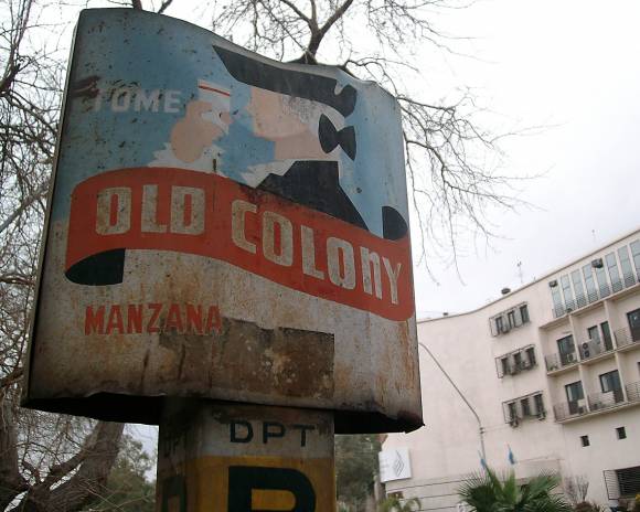 La cartelería que le ganó al tiempo La cartelería que le ganó al tiempo