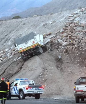 Murió el chofer del camión con explosivos y un ciclista en Caucete Murió el chofer del camión con explosivos y un ciclista en Caucete