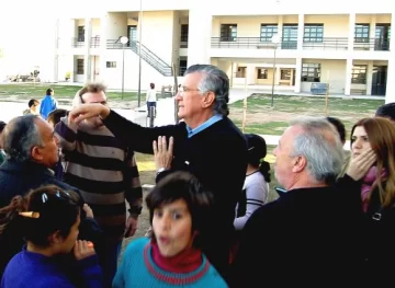 El opositor Binner, entre los gobernadores presentes El opositor Binner, entre los gobernadores presentes