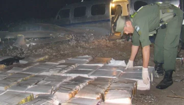 Secuestran 800 kilos de marihuana en una avioneta Secuestran 800 kilos de marihuana en una avioneta