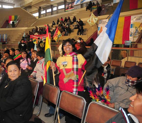 Lejos, pero con un mismo sentir Lejos, pero con un mismo sentir