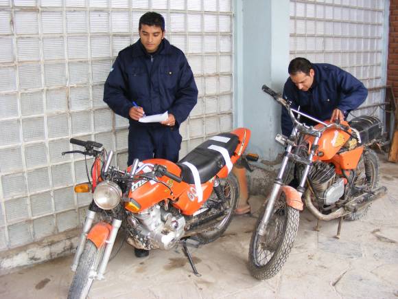 Detienen a un joven por una moto robada Detienen a un joven por una moto robada