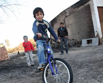 La mano solidaria de un ídolo La mano solidaria de un ídolo