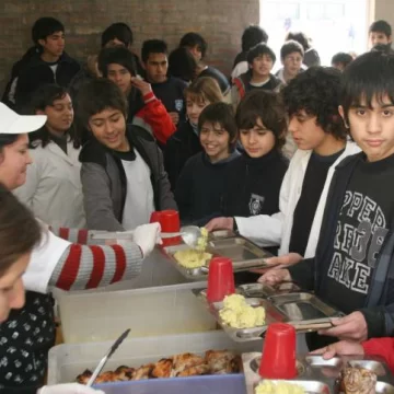 Piden becas de comida Piden becas de comida