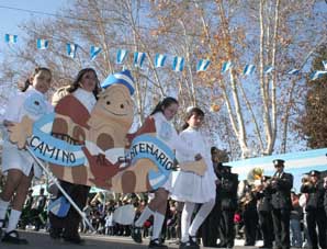 Con un desfile, San Juan homenajeó a San Martín Con un desfile, San Juan homenajeó a San Martín