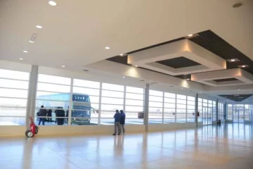 Caucete: la terminal abrió con micros pero sin gente Caucete: la terminal abrió con micros pero sin gente