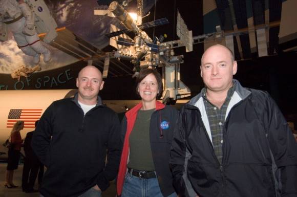 Odisea espacial de gemelos Odisea espacial de gemelos