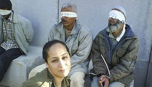 Una ex soldado israelí publica fotos para humillar a palestinos Una ex soldado israelí publica fotos para humillar a palestinos