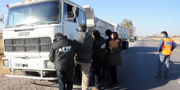 Inédito operativo de AFIP y Rentas en ruta 20 y 40 Inédito operativo de AFIP y Rentas en ruta 20 y 40