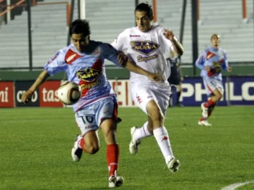 Arsenal venció a Huracán en un choque clave del descenso Arsenal venció a Huracán en un choque clave del descenso