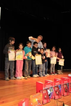 Un árbol por un dibujo Un árbol por un dibujo