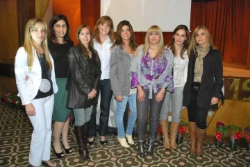 Té de las ex alumnas del Santa Rosa Té de las ex alumnas del Santa Rosa