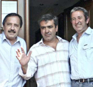 Alfonsín y Cobos pactan acuerdo Alfonsín y Cobos pactan acuerdo