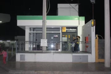 Esperan a que salga del cajero y lo asaltan Esperan a que salga del cajero y lo asaltan