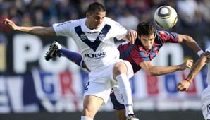 El puntero Vélez igualó sin goles con el invicto San Lorenzo El puntero Vélez igualó sin goles con el invicto San Lorenzo