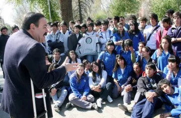 Por Malvinas, una tregua a una antigua disputa de adolescentes Por Malvinas, una tregua a una antigua disputa de adolescentes
