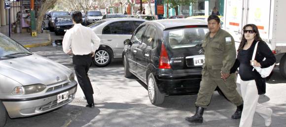 Caos vehicular: 6 minutos para recorrer una cuadra Caos vehicular: 6 minutos para recorrer una cuadra
