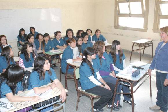 Estudiantina: la suspendieron y hay resistencia Estudiantina: la suspendieron y hay resistencia