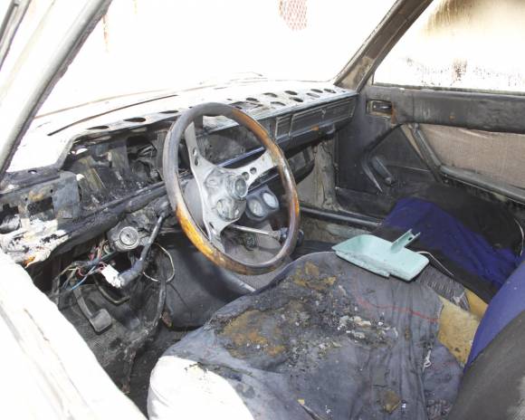 Le incendiaron el auto a un ex policía en Rawson Le incendiaron el auto a un ex policía en Rawson