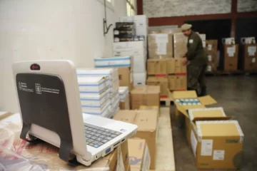 Escuelas tienen netbooks nuevas pero no las usan Escuelas tienen netbooks nuevas pero no las usan