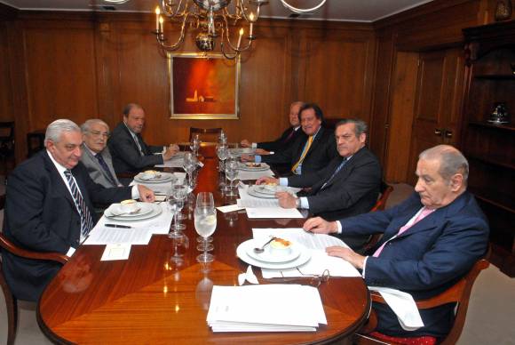 Rotundo no empresarial al reparto de ganancias Rotundo no empresarial al reparto de ganancias