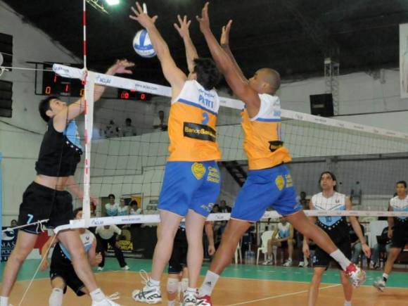 Con un paso arrollador Con un paso arrollador