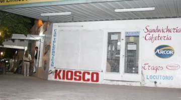 Polémica por la clausura de comercios de adobe Polémica por la clausura de comercios de adobe