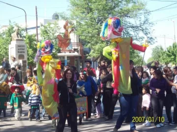Desfile con 1.000 chicos en Caucete Desfile con 1.000 chicos en Caucete