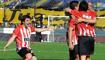 Estudiantes derrotó a Boca con un golazo en el arranque Estudiantes derrotó a Boca con un golazo en el arranque