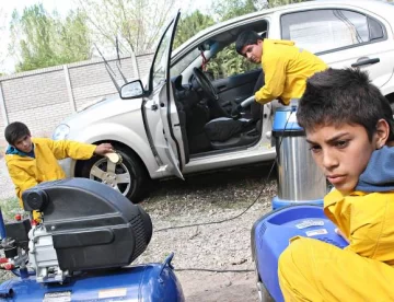 Se abrió el primer lavadero atendido por discapacitados Se abrió el primer lavadero atendido por discapacitados