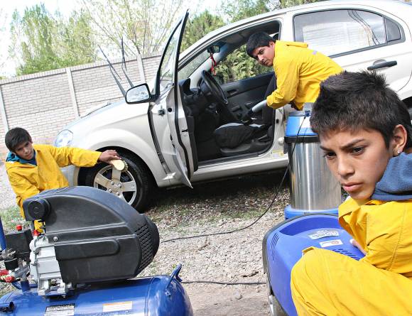 Se abrió el primer lavadero atendido por discapacitados Se abrió el primer lavadero atendido por discapacitados
