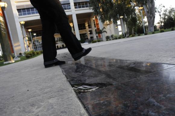 Se dañó una vereda en el Centro Cívico Se dañó una vereda en el Centro Cívico