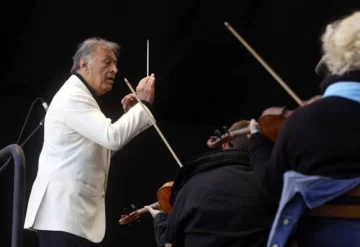 Zubin Mehta, ante más de 30 mil personas en la 9 de Julio Zubin Mehta, ante más de 30 mil personas en la 9 de Julio