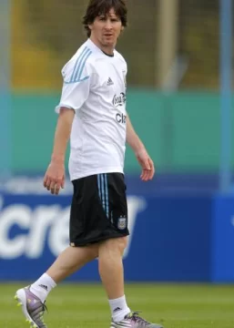 Con plantel listo y Messi en duda Con plantel listo y Messi en duda