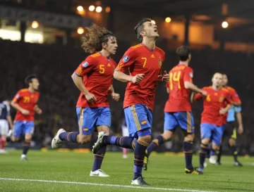 Villa igualó a Raúl como máximo goleador de España Villa igualó a Raúl como máximo goleador de España