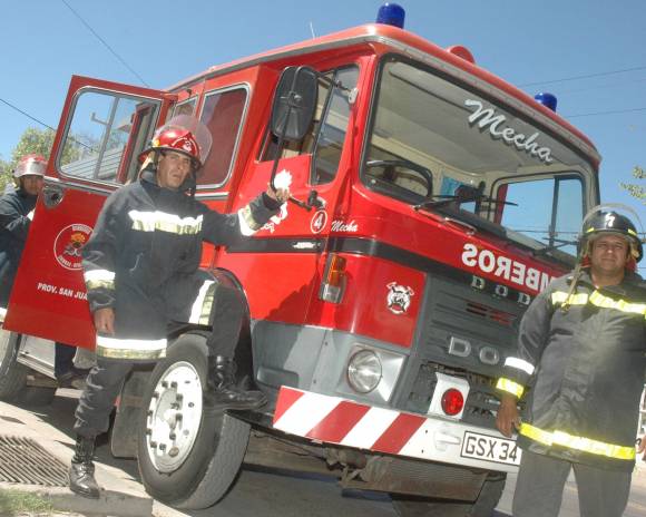 Otra autobomba desde Escocia por apagar incendios en el Paraguay Otra autobomba desde Escocia por apagar incendios en el Paraguay