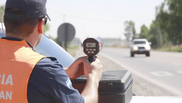 Intensifican los controles de velocidad con radares Intensifican los controles de velocidad con radares