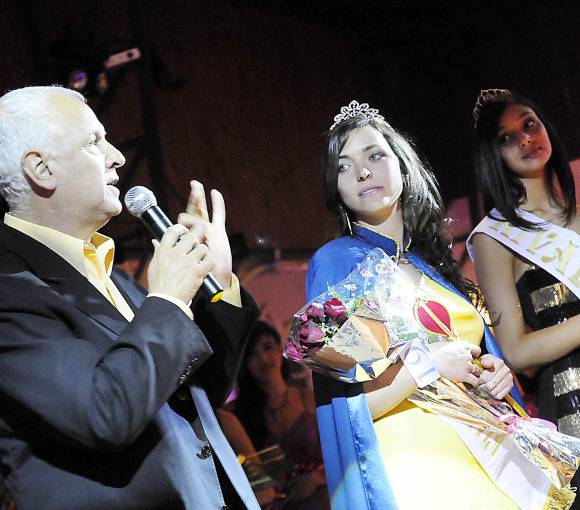 Escándalo durante la elección de la candidata de Rivadavia Escándalo durante la elección de la candidata de Rivadavia