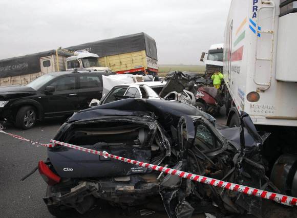 Un temporal causó un choque múltiple que dejó 9 muertos Un temporal causó un choque múltiple que dejó 9 muertos