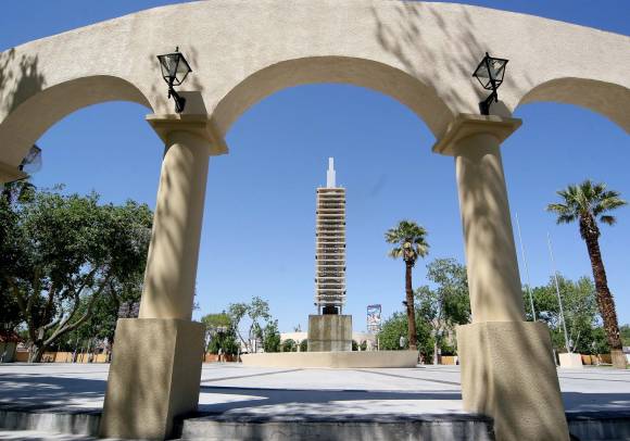 Plaza Centenario: pocos elementos, muchos signos Plaza Centenario: pocos elementos, muchos signos