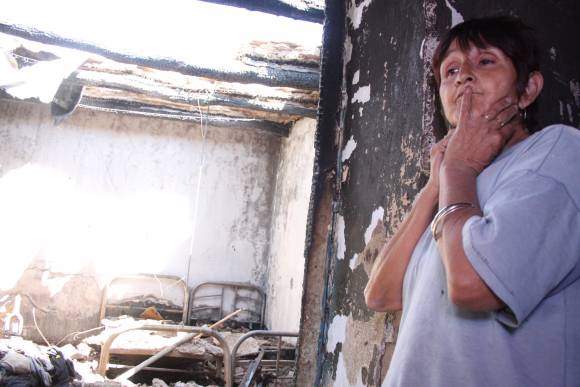 Perdió todo por un incendio y sospecha que fue intencional Perdió todo por un incendio y sospecha que fue intencional