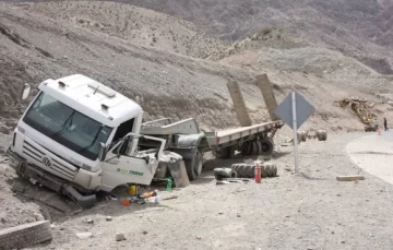 Tremendo vuelco rumbo a Calingasta Tremendo vuelco rumbo a Calingasta