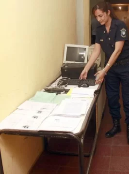 Un portero cae, sospechado de por lo menos 100 estafas Un portero cae, sospechado de por lo menos 100 estafas